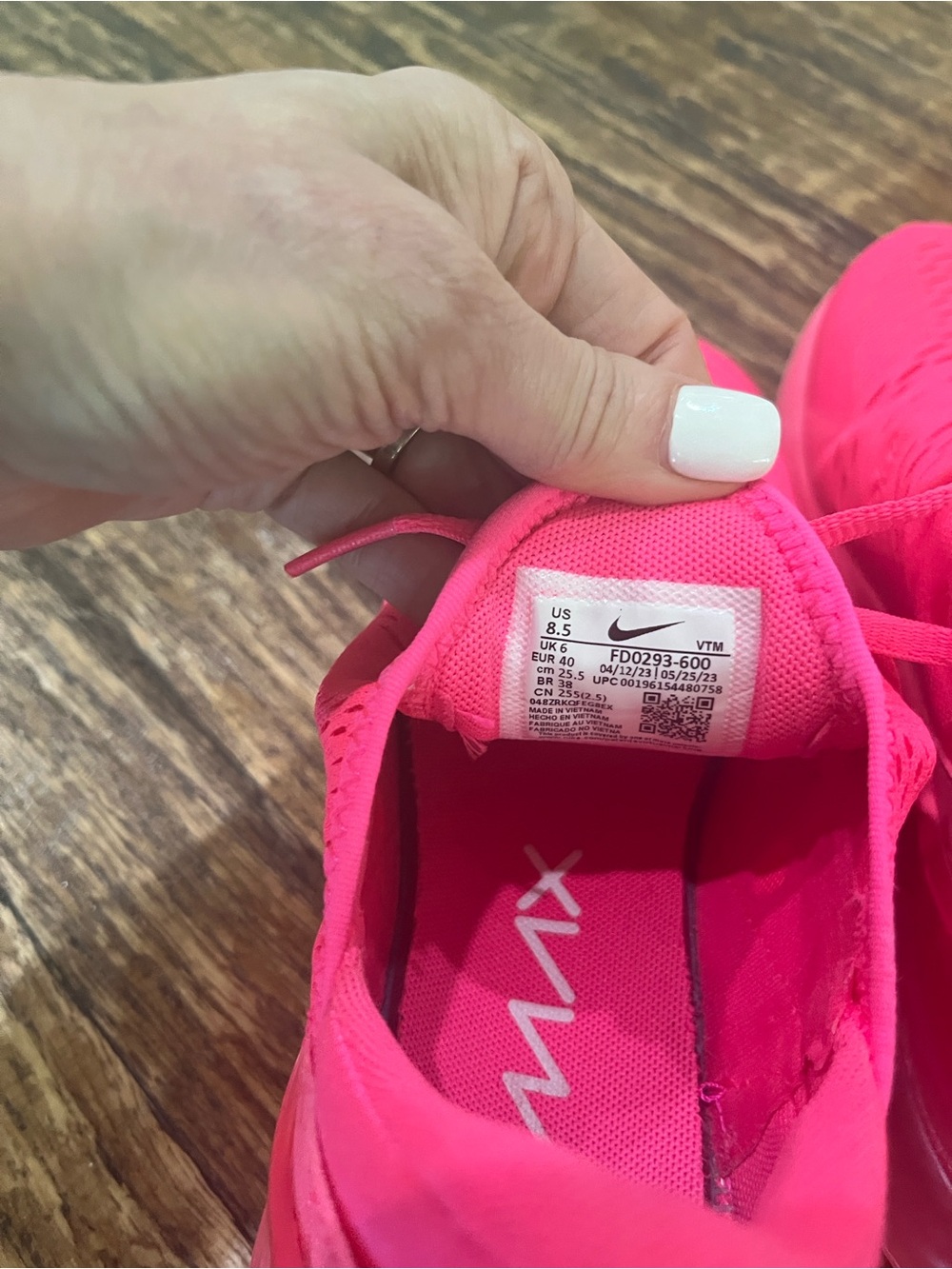 Nike Women’s Air Max 270 Vibrant Pink Sneakers 8 1/2 - Picture 7 of 8